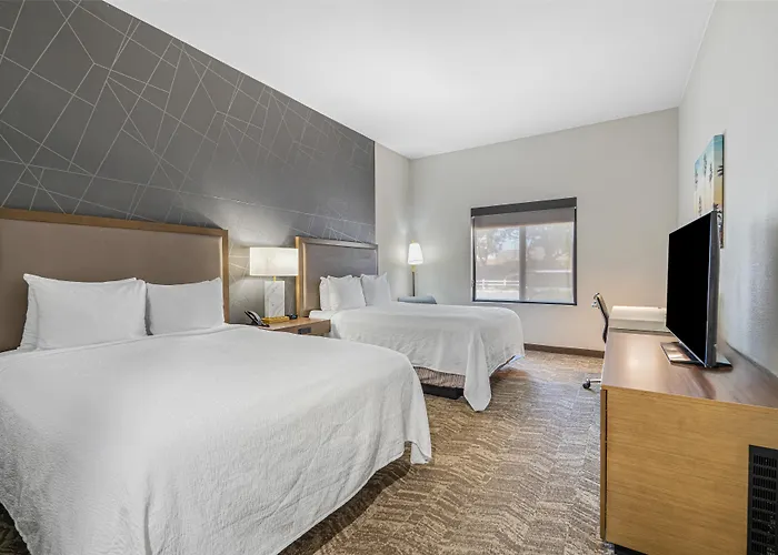 Best Western Valencia/Six Flags Inn & Suites