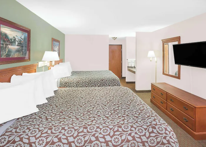 Days Inn & Suites By Wyndham Brinkley