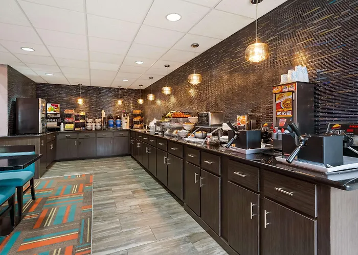 Best Western Bradbury Inn & Suites