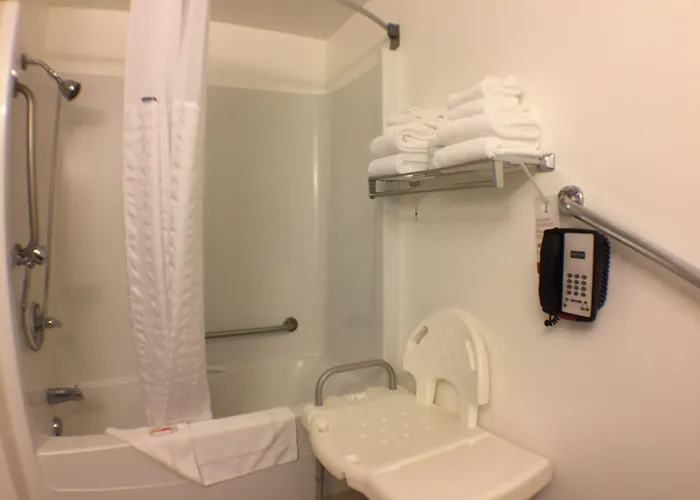 Super 8 By Wyndham Kenora