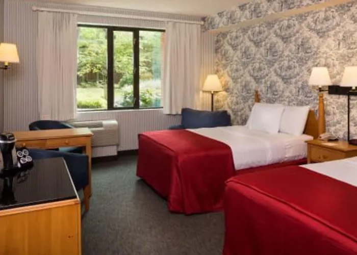 Williamsburg Woodlands Hotel & Suites, An Official Colonial Williamsburg Hotel