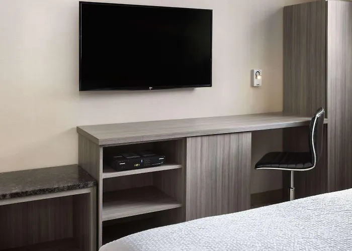 Ramada By Wyndham Bronx