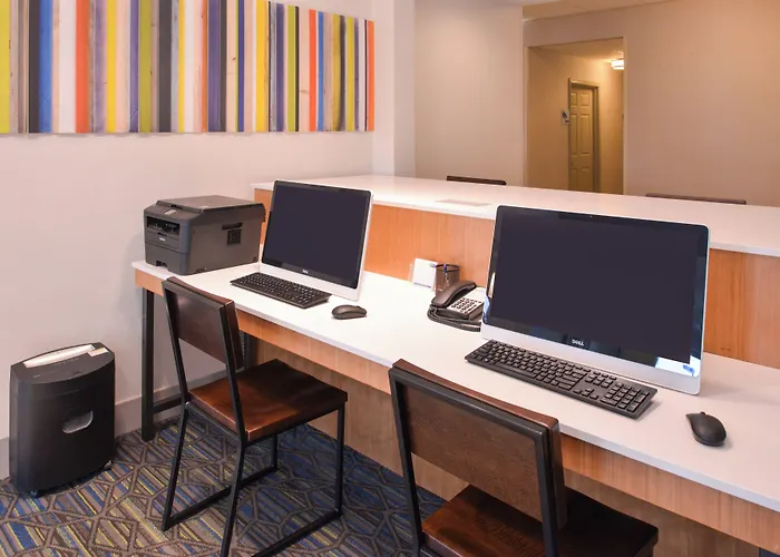 Holiday Inn Express & Suites - Omaha - 120Th And Maple By Ihg