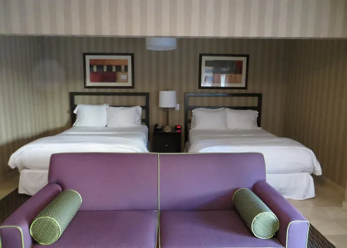 7 Springs Inn & Suites