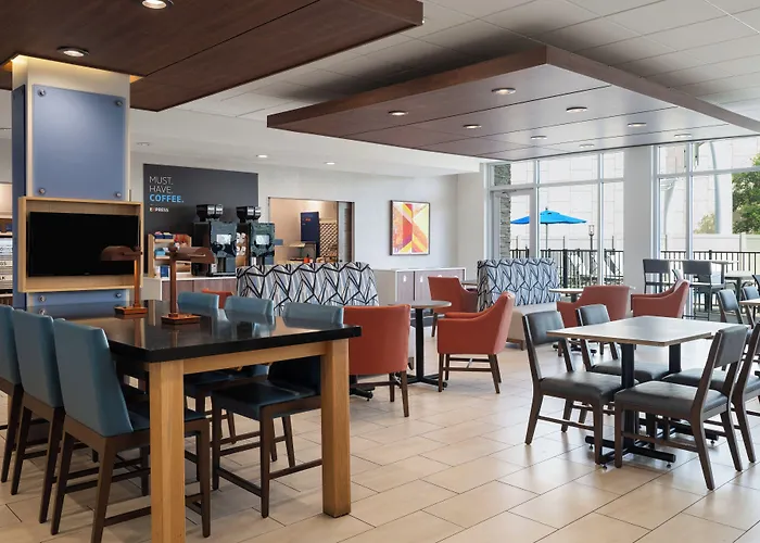 Holiday Inn Express & Suites - Tampa East - Ybor City By Ihg