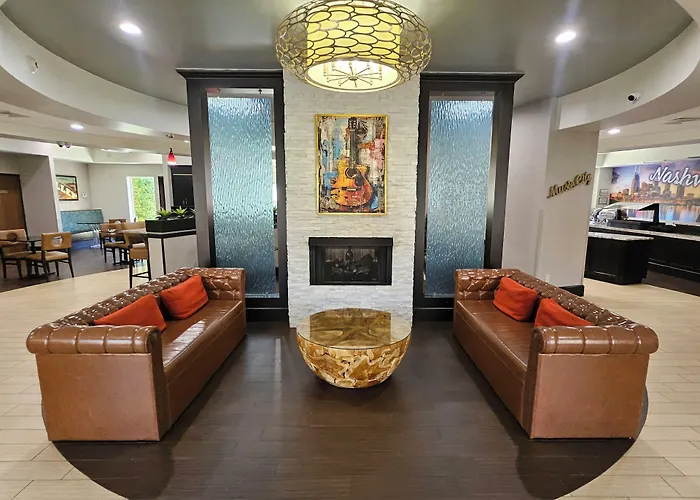 Club Hotel Nashville Inn & Suites