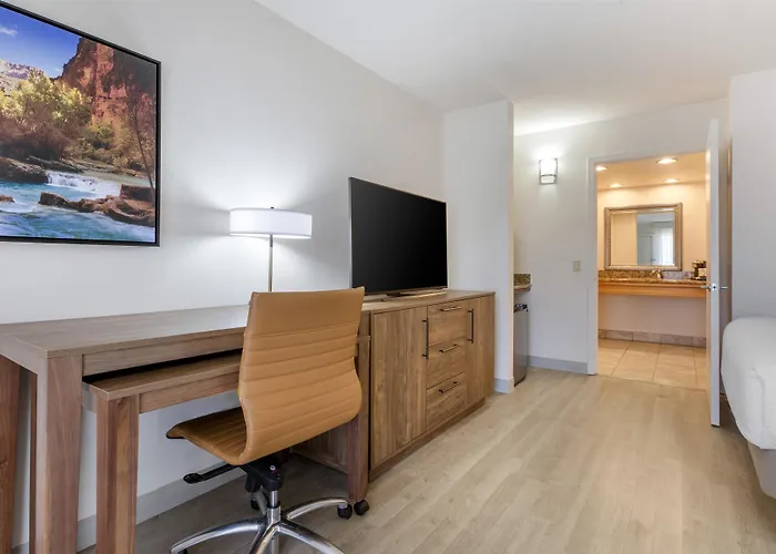 Best Western Plus A Wayfarer'S Inn & Suites