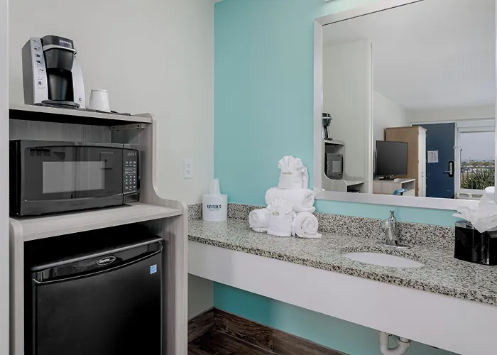 Surf & Sand Hotel - Free Hot Breakfast & Rentals