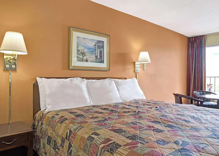Days Inn By Wyndham Benson