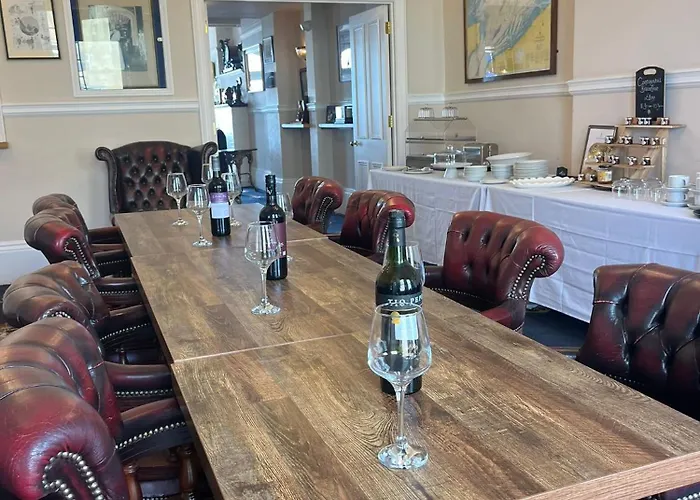 Royal Temple Yacht Club, Bar & Hotel, Pet Friendly!