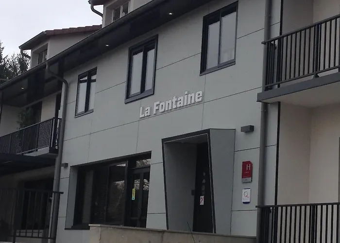 Hotel Logis Restaurant La Fontaine