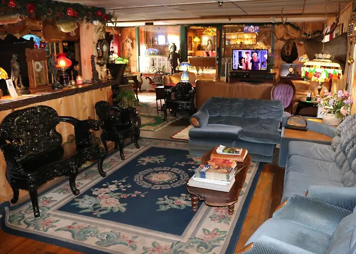 Colonial Inn