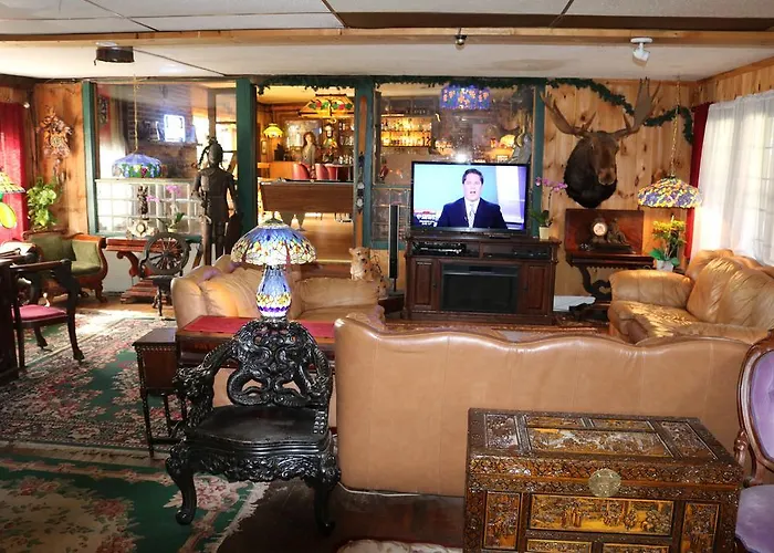 Colonial Inn