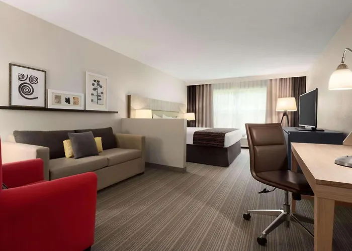 Country Inn & Suites By Radisson, Decorah, Ia