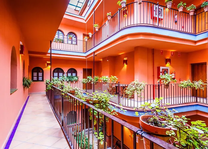 Patio De La Alameda