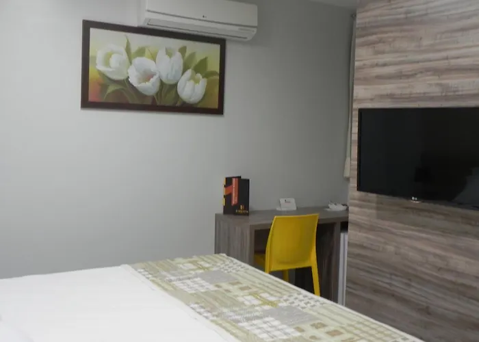Etiqueta Hotel