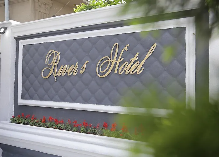 River S Hotel