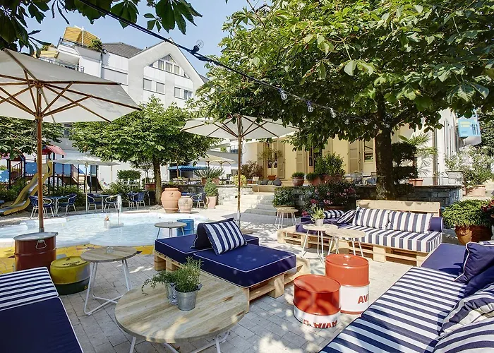 August Restaurant Hotel