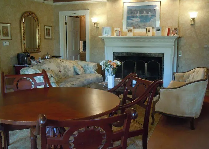 Tidewater Inn