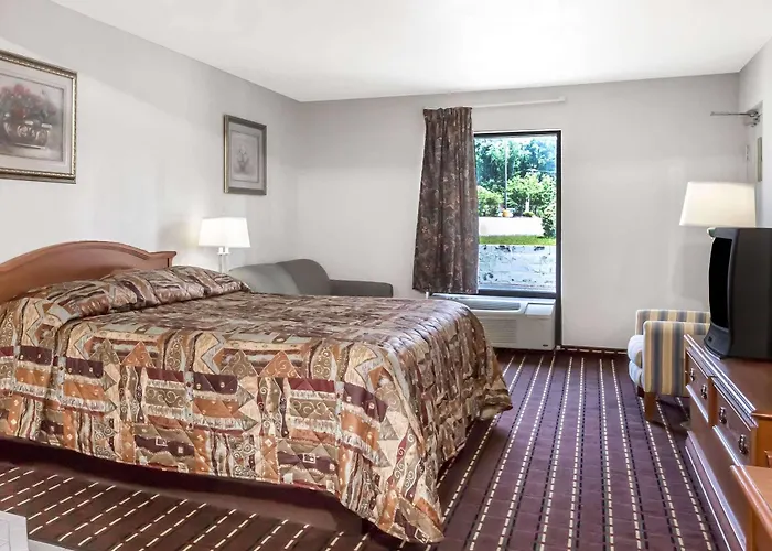Brentwood Inn & Suites
