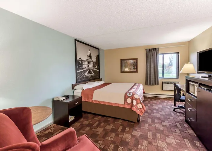 Super 8 By Wyndham Luverne