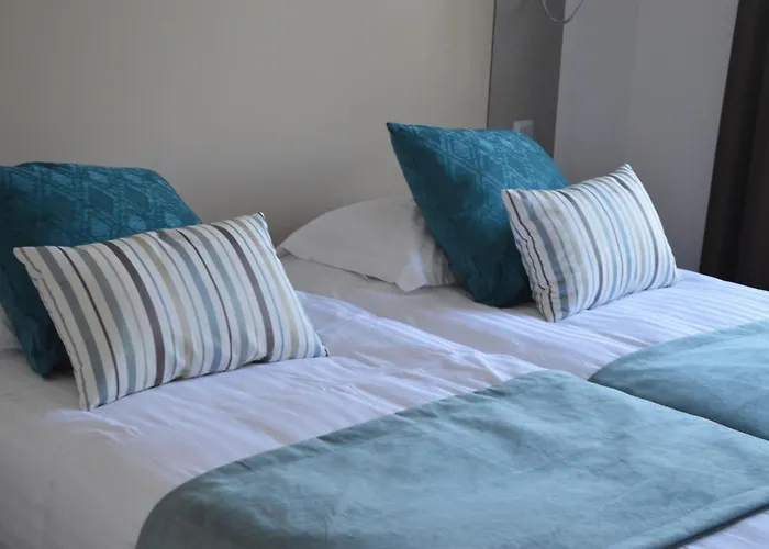 Logis Hotel Du Parc-Restaurant - Le Rouget De Lisle