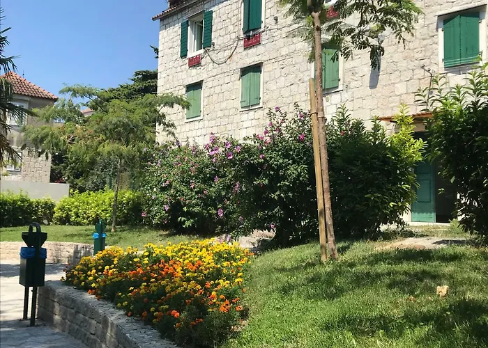 Nirvana Rooms & Apartments