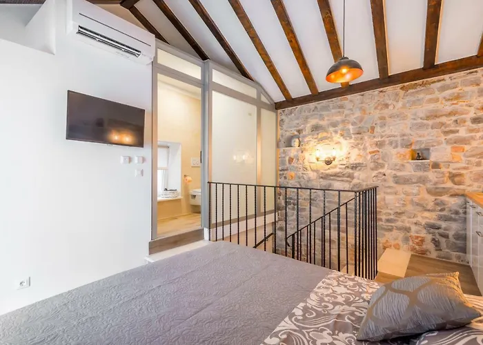 Apartments & Rooms Dujam