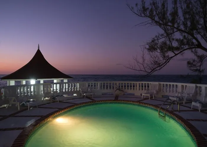 Edgewater Beach Villa - Beach Front, Close To All Attractions
