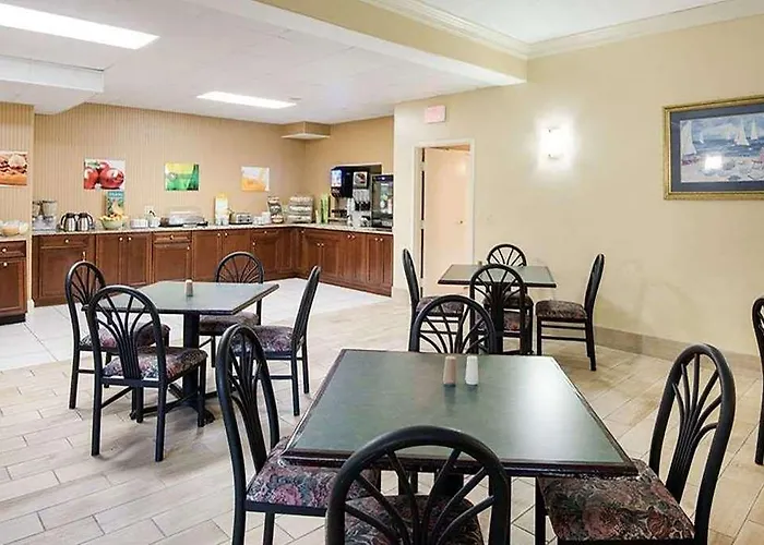 Days Inn & Suites By Wyndham Rehoboth Beach / Dewey