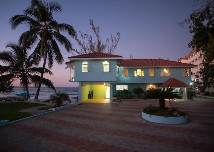 Edgewater Beach Villa - Beach Front, Close To All Attractions